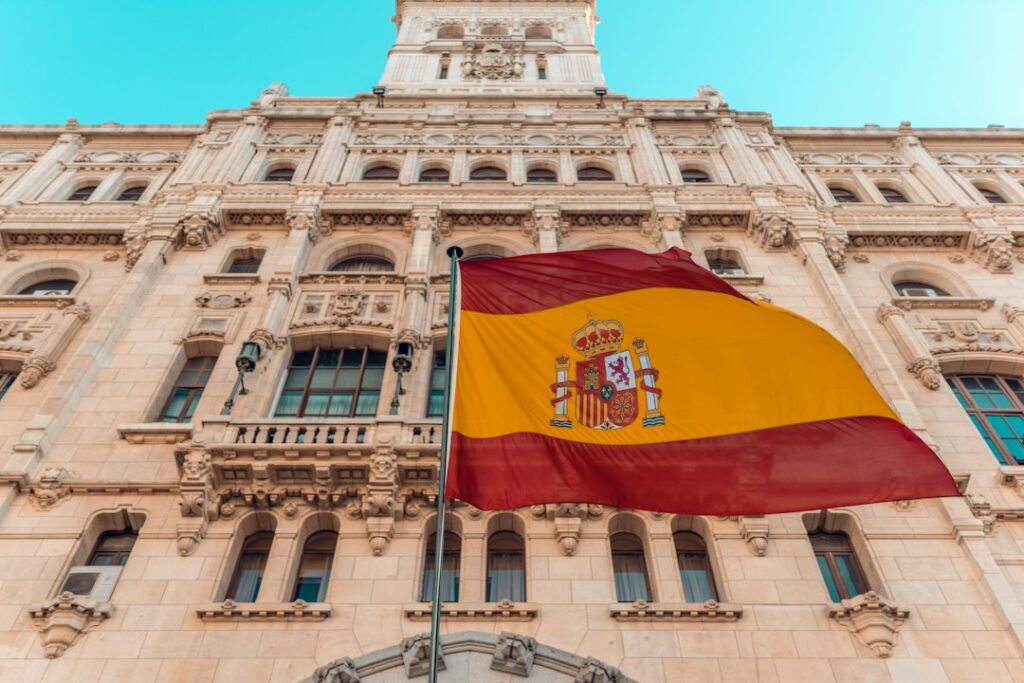 Madrid, España - información sobre arraigo y residencia para personas extranjeras