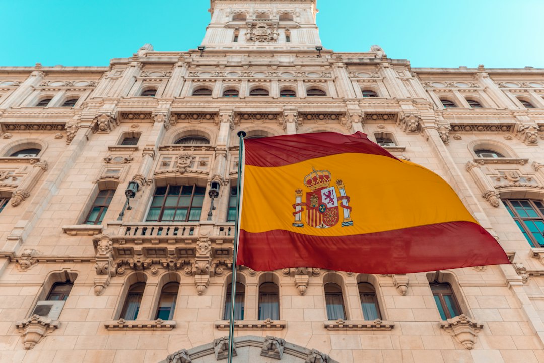 Madrid, España - información sobre arraigo y residencia para personas extranjeras