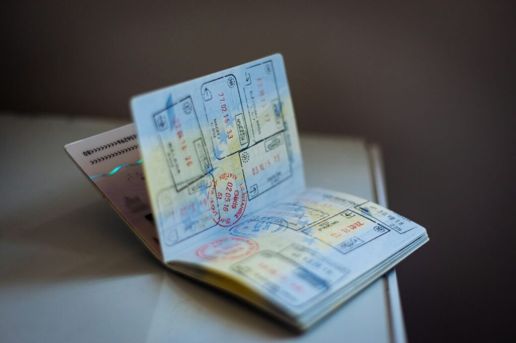 Pasaporte y documentación para renovar la residencia en España